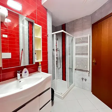 Grand Lth * Τίρανα